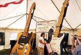 Die Sammlung der größten spielbaren Gitarren der Welt von OpalDivine