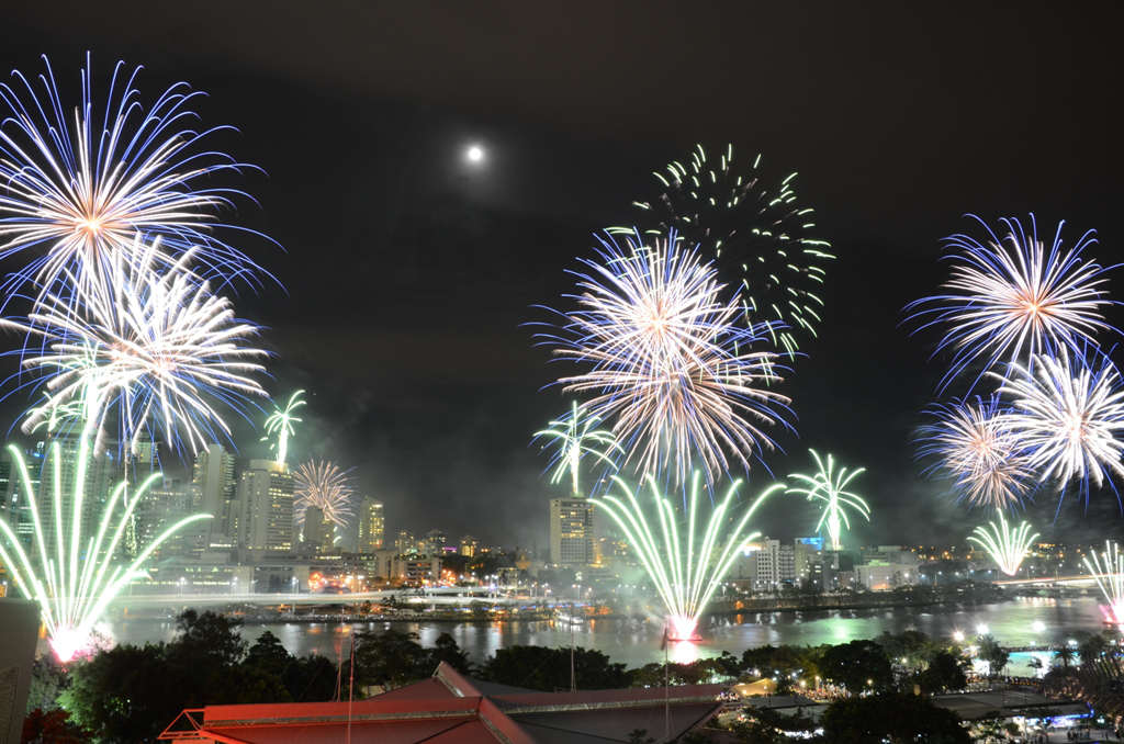 Feuerwerk vor der Skyline von Brisbane