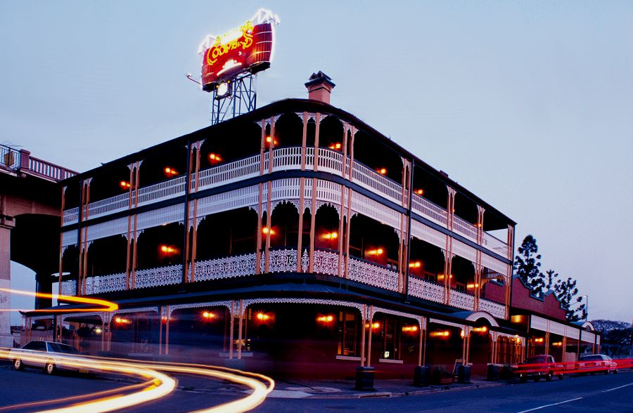  Das Story Bridge Hotel: Autragungsort der Kakerlaken Rennen am Australia Day