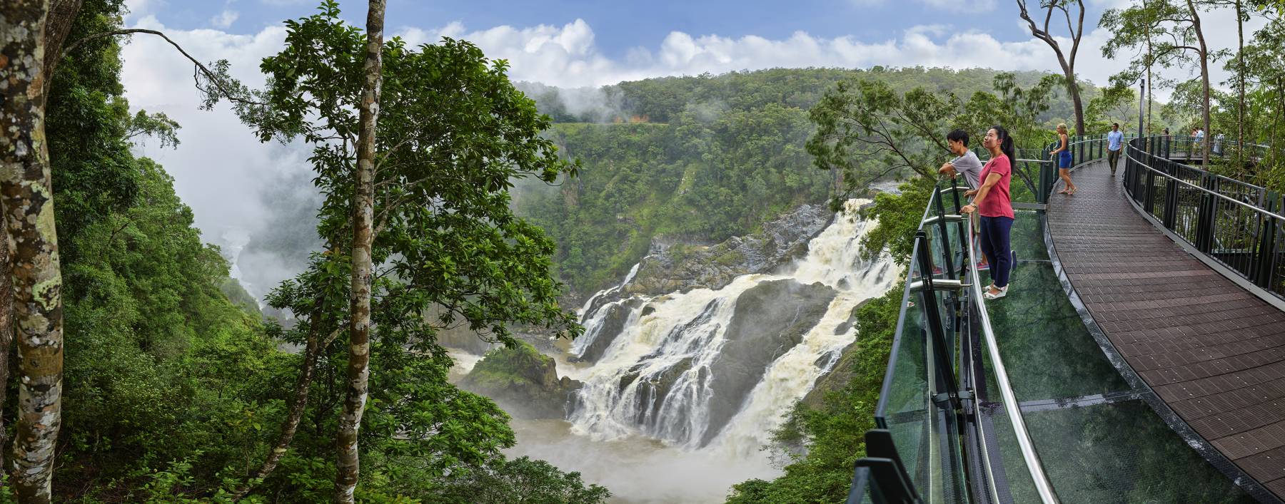 The Edge: Die neue Panoramaplattform der Barron Falls by Tourism and Events Queensland via Global spot