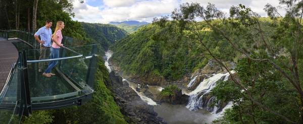 Schwindelerregender Lookout auf dem Barron Wasserfall