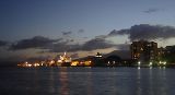 Cairns bei Nacht, der Casino Dom im Hintergrund