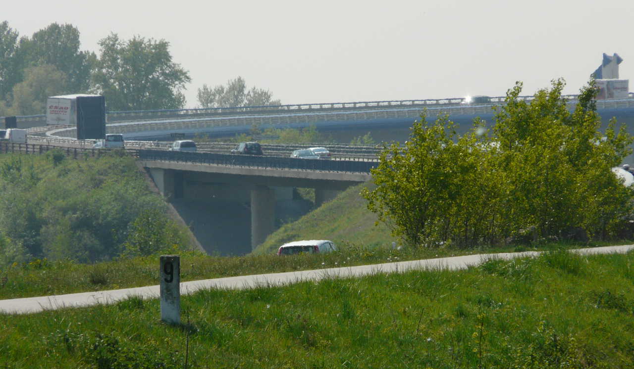 Hier geht es nach Frankreich: Auffahrt zur Pierre-Pflimlin-Bruecke