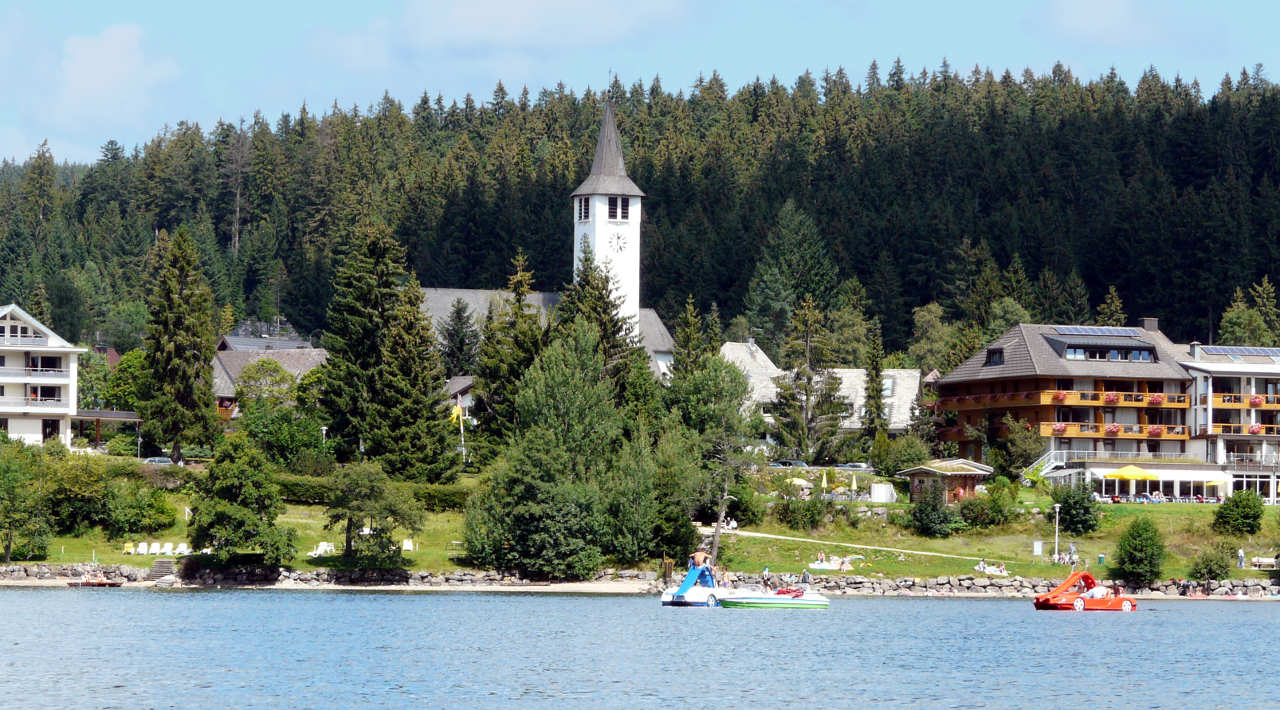 Titisee-Neustadt Kirche und Strandbad