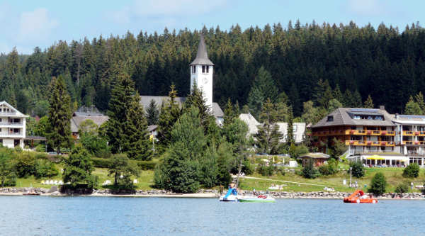 Titisee-Neustadt Kirche und Strandbad