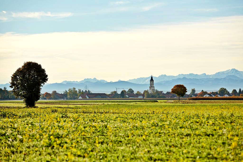 Bad Wörishofen vor dem Alpenpanorama by Kneipp-Original Bad Wörishofen c/o Piroth Kommunikation