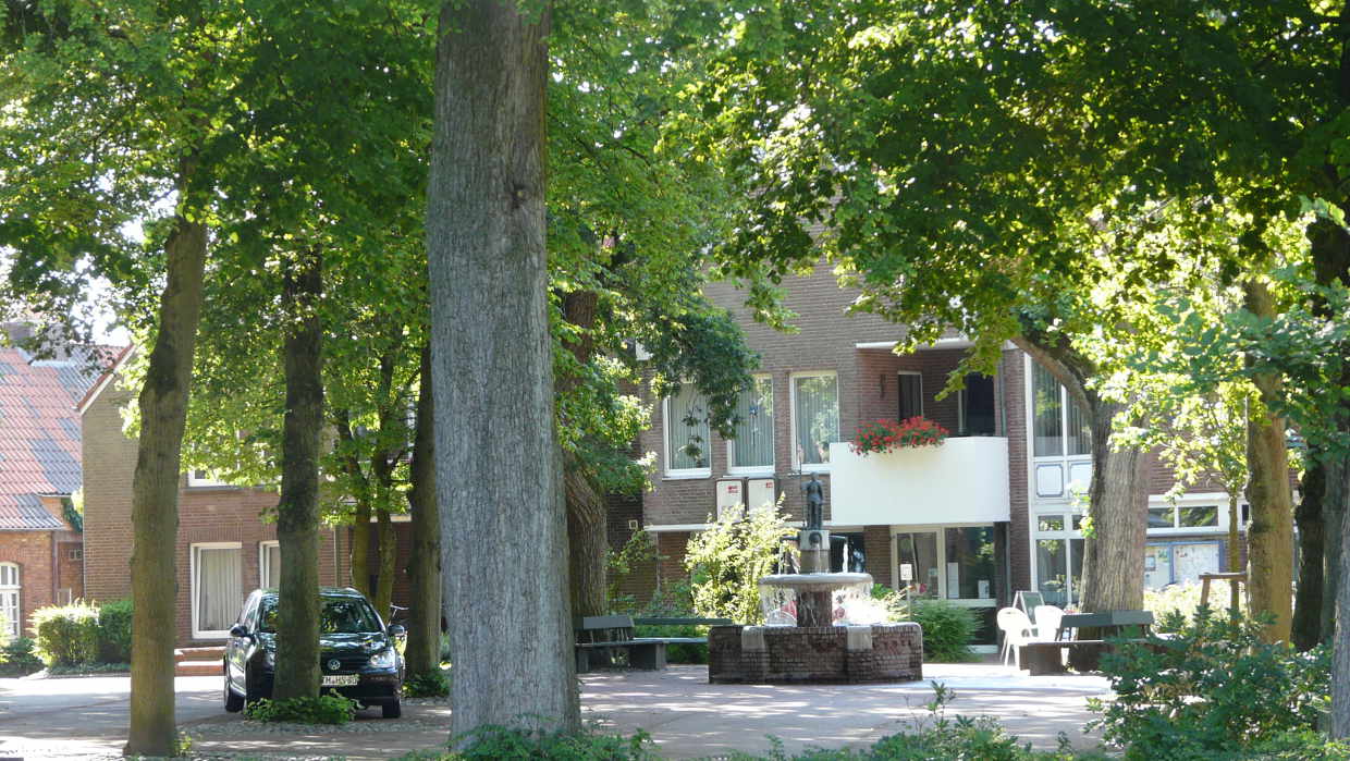 Brunnen auf dem Kirchplatz Esens