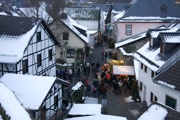 Weihnachtsmarkt in Kronenburg
