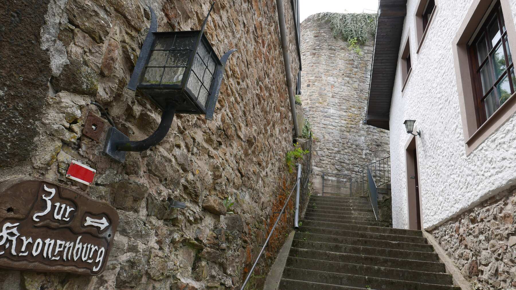 Mehr Treppen nach Kronenburg