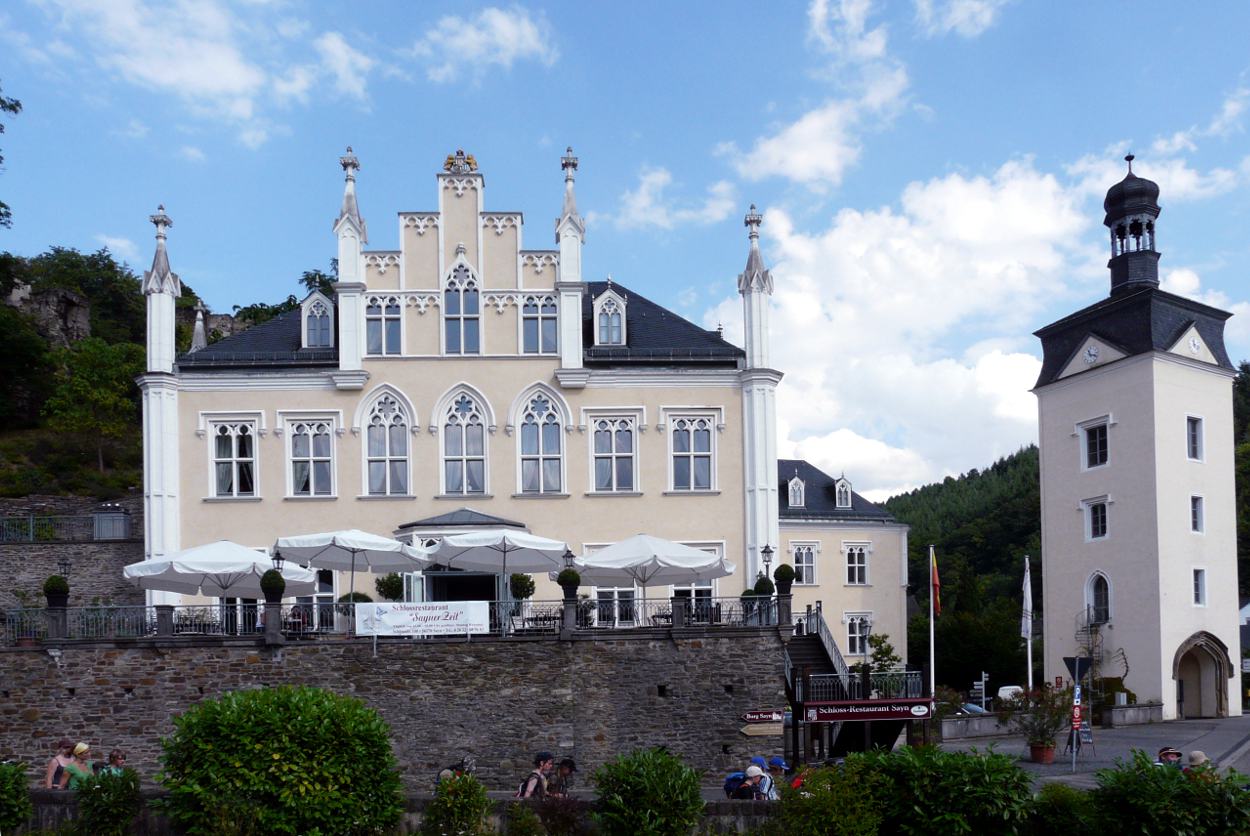 Schloss Sayn mit Restaurant und Biergarten