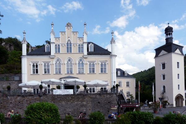 Schloss Sayn mit Restaurant und Biergarten