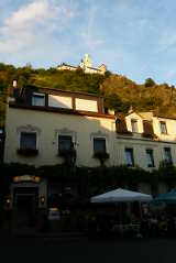 Abends am Fuß der Marksburg