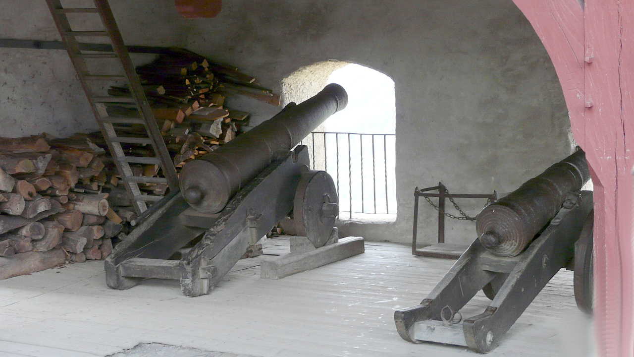 Mächtige Kanonen in der Marksburg