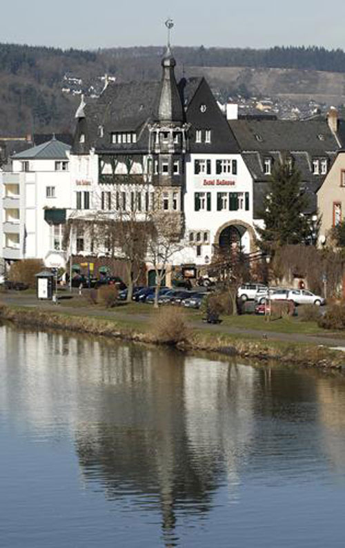 Jugendstilhotel Bellevue am Moselufer.