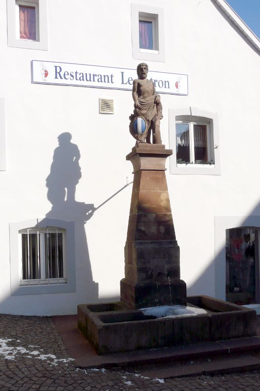 Der Herkulesbrunnen in der Altstadt von Blieskastel