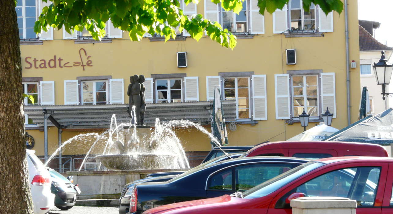 Parkplatz vor dem Stadtcafé