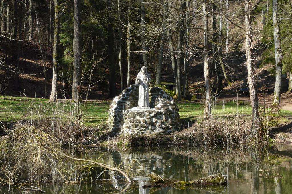 Heiligenstatue in Niederwürzbach - Kreuzweg, Mariannengrotte