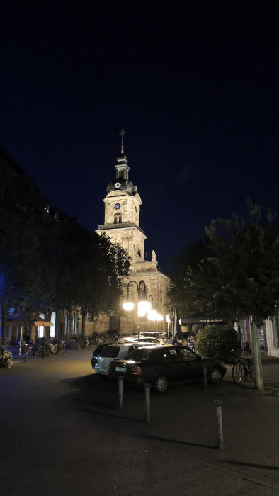 Die Basilika Sankt Johann bei Nacht
