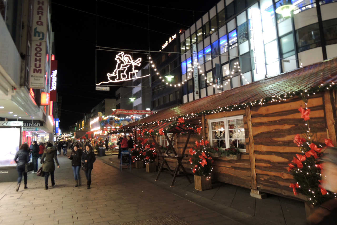 Fußgängerzone im Weihnachtsglanz