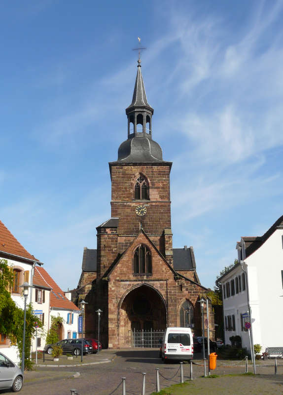 Lohnt den Besuch: Die Stiftskirche Sankt Arnual