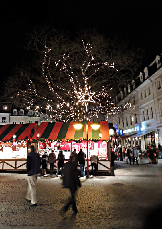 Weihnachtsbeleuchtung am Markt