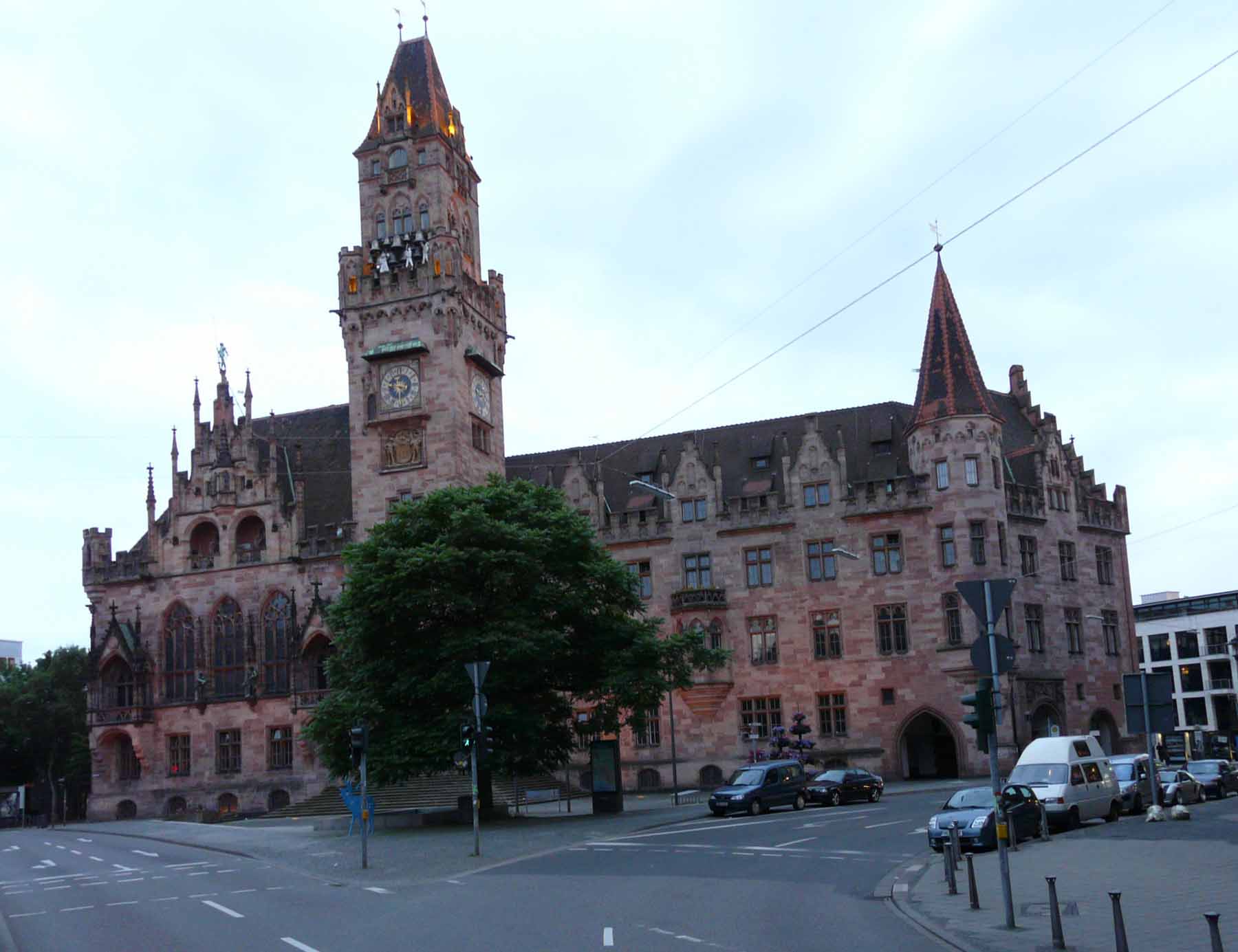 Rathaus St Johann 2: von der Johanniskirche aus