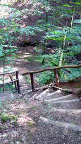 Treppe zur Schlucht des Mühlenbach