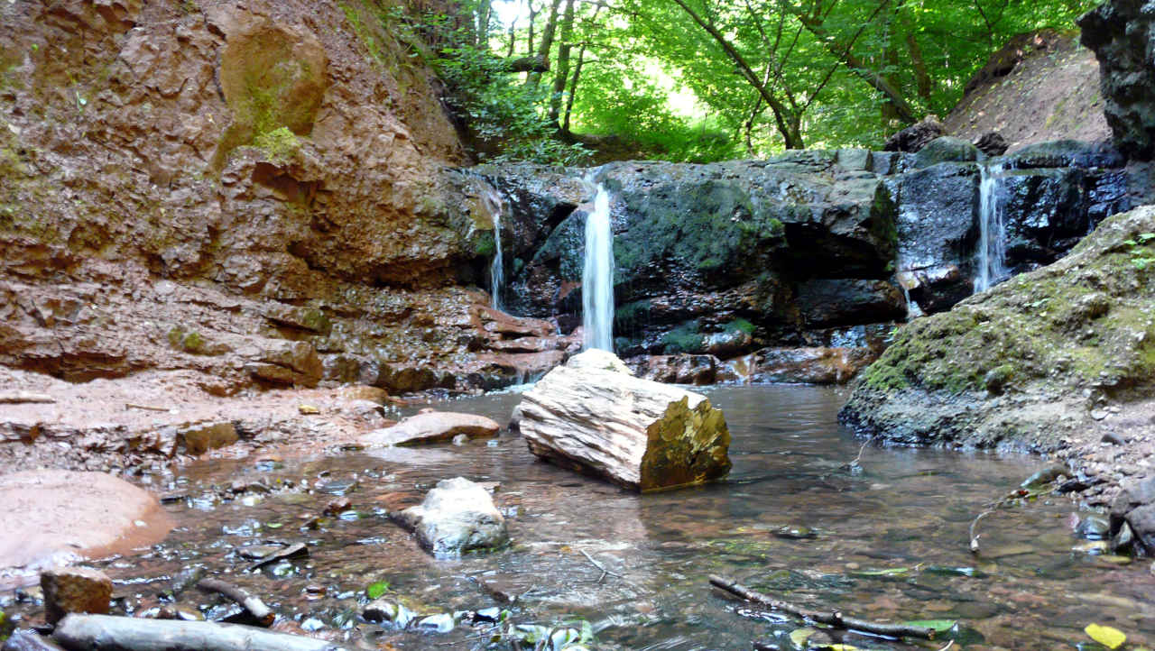 kleiner Wasserfall in der Mühlenbachschlucht