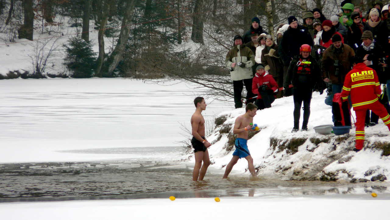 Eisschwimmen - Alle Entchen in den Korb