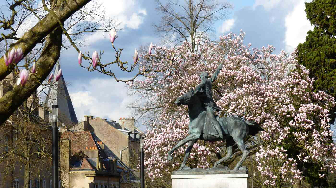 Marquis de La Fayette, Aufkl�rer und Freiheitsk�mpfer, Statue beim Justizpalast