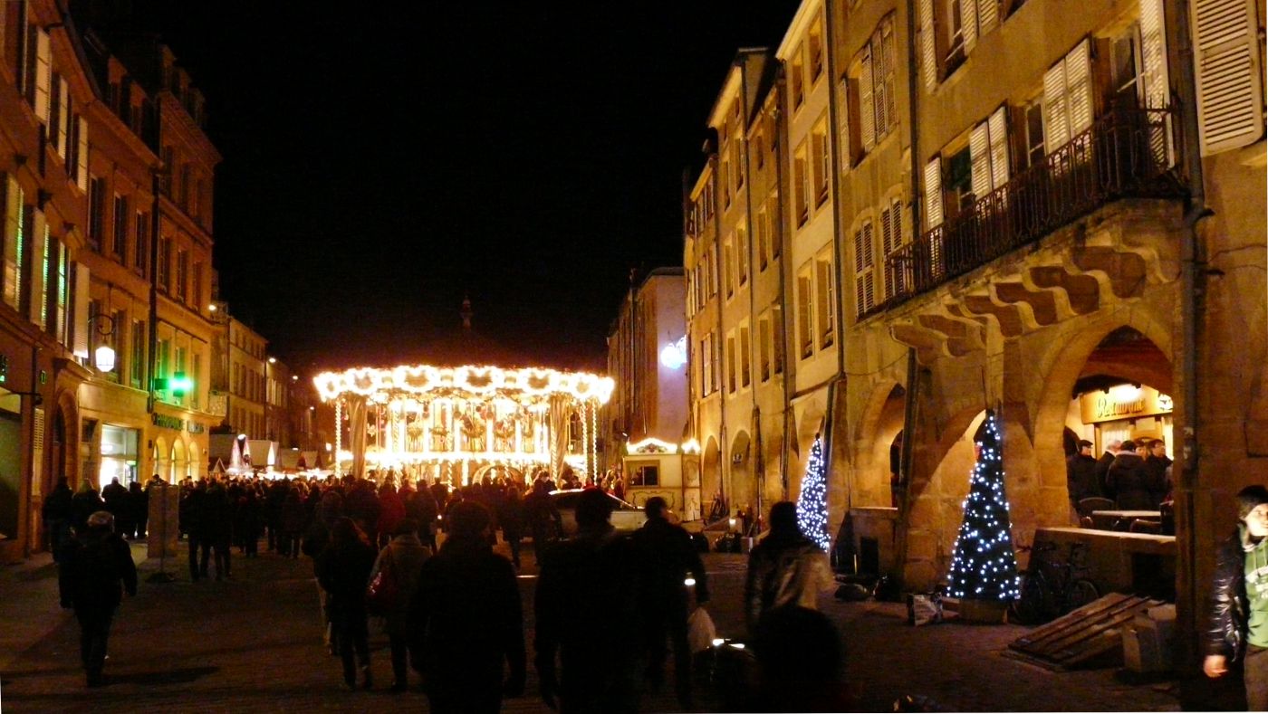 Karrussell auf dem Weihnachtsmarkt in Metz