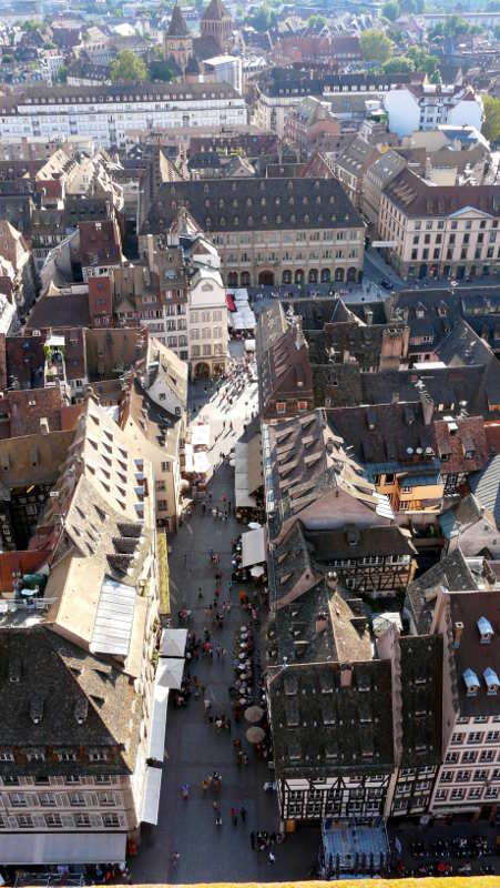 Straßburg: Blick vom Münster auf den Vorplatz