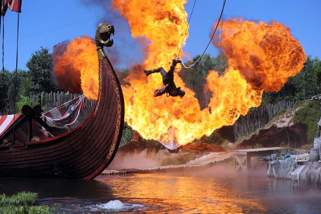 Aufführung: Die Wikinger im Park Puy du Fou by Puy du Fou c/o Jörg Hartwig