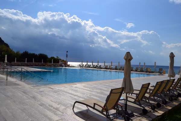 Pool mit Aussicht im lti Grand Glyfada