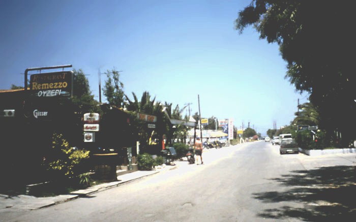 Hauptstraße von Marmari Beach 