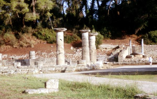 Säulen im antiken Olympia