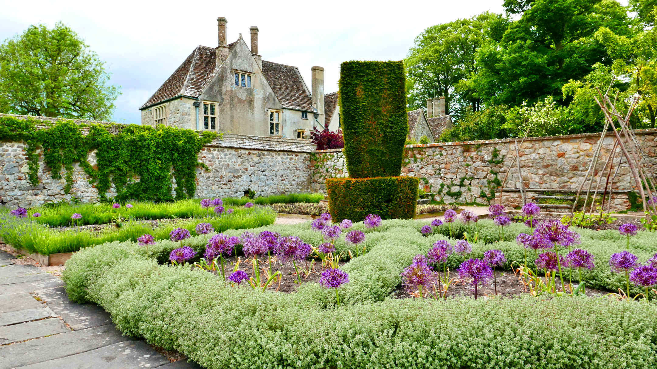 Avebury Gardens and Manor