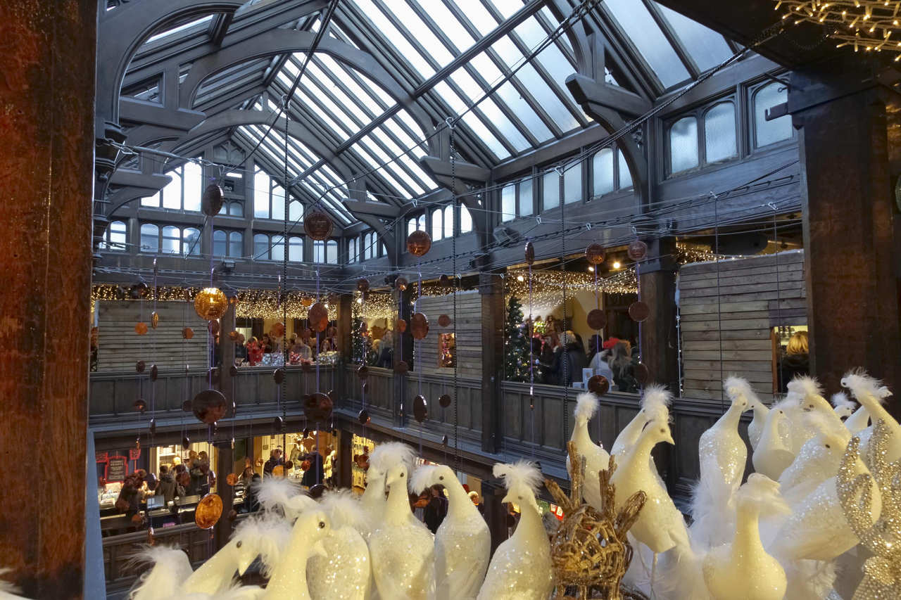 Libertys Kaufhaus Tauben in der Vorweihnachtszeit