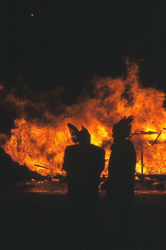 Up-Helly-Aa - Feuerfestival - Wikinger vor dem Feuer