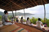 Morning Yoga Session im SwaSwara mit Blick auf den Om Beach von SwaSwara c/o Angelika Hermann-Meier PR