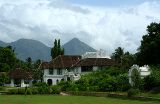 Der Ayurveda-Palast Kalari Kovilakom im grünen Hinterland von Kerala am Fuße des Westghats-Gebirges von Kalari Kovilakom c/o Angelika Hermann-Meier PR