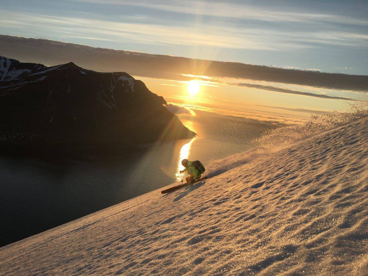 Powderspaß mit Blick auf den Ozean