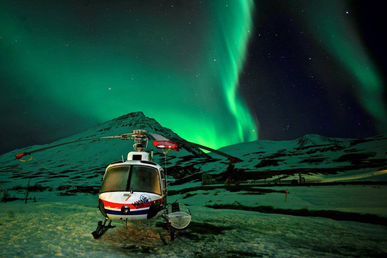 Einzigartiges Erlebnis: Heliskiing im Schein der Nordlichter