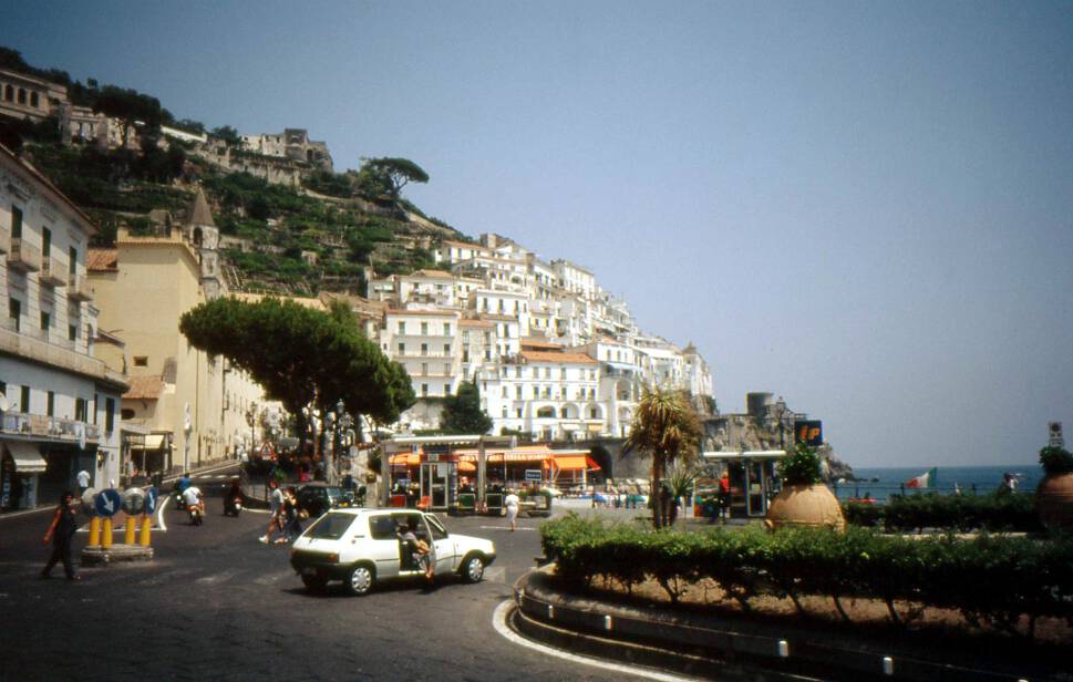Kreisel an der Amalfina - Eingang zur Stadt