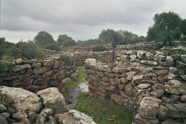 Ruinen des Nuraghierdorfs Serra Orios