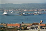 Schiffe im Hafen von Olbia von Hihawai