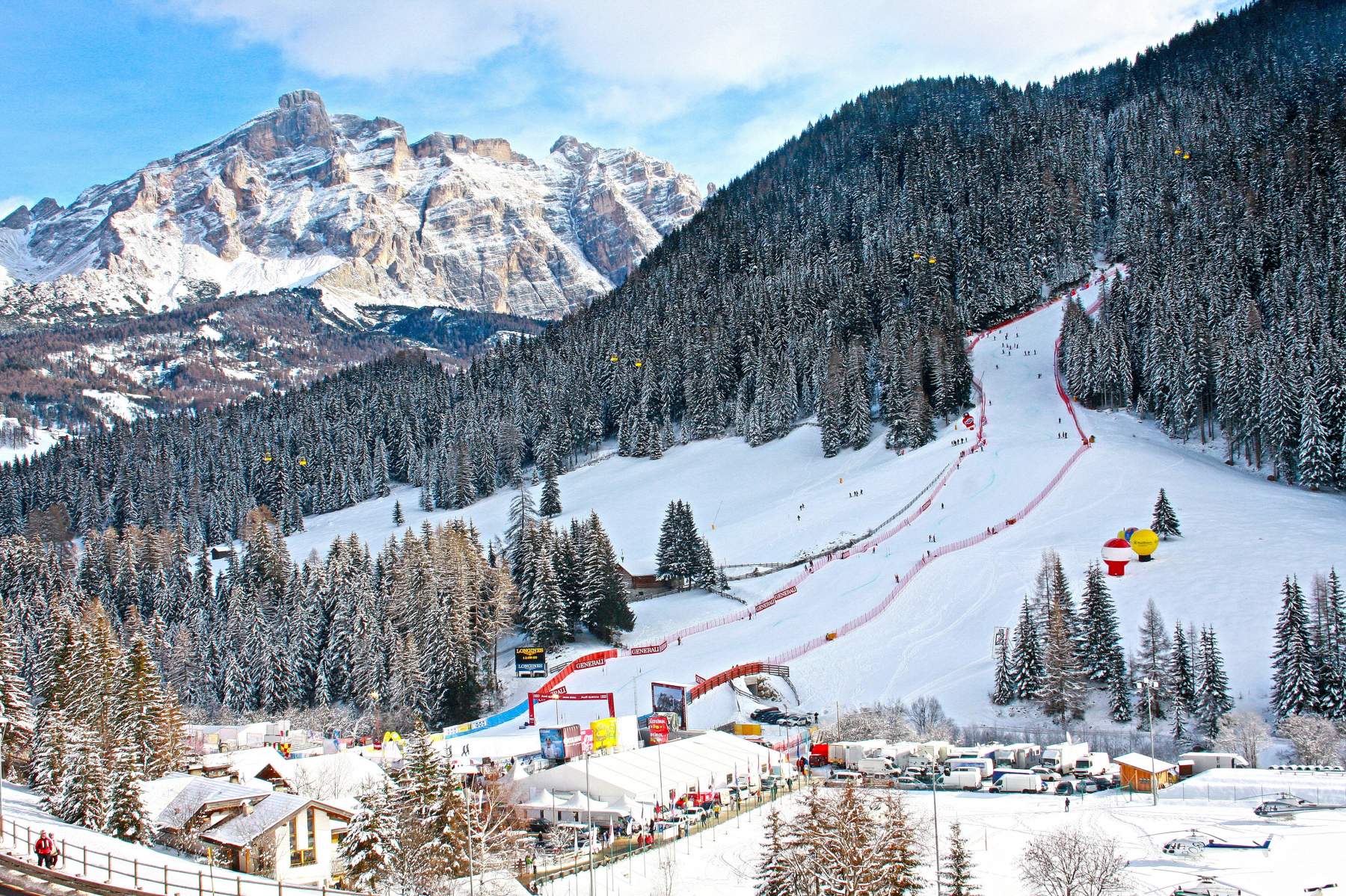 Die Gran-Risa-Piste im italienischen Skigebiet Alta Badia zählt zu den technisch anspruchsvollsten Strecken im Ski-Weltcup. by Freddy Planinschek via AHM PR