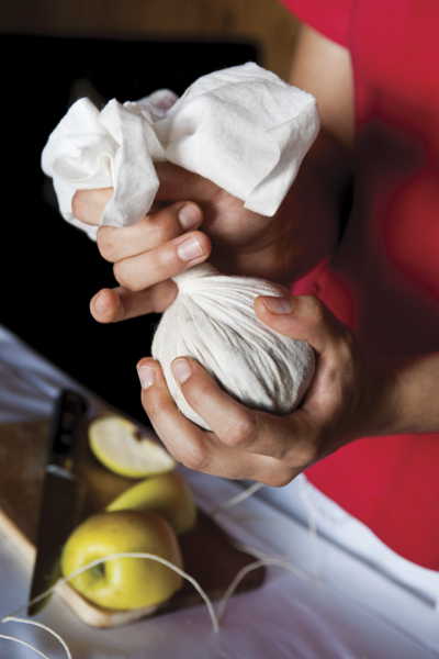 Wellnesswickel mit frischen Aepfeln