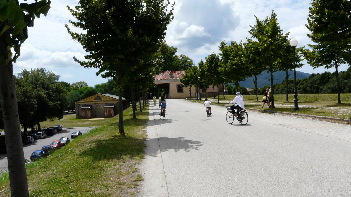 Radeln auf der Stadtmauer