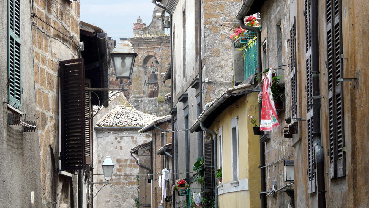 Fenster und Glocken in Orvieto